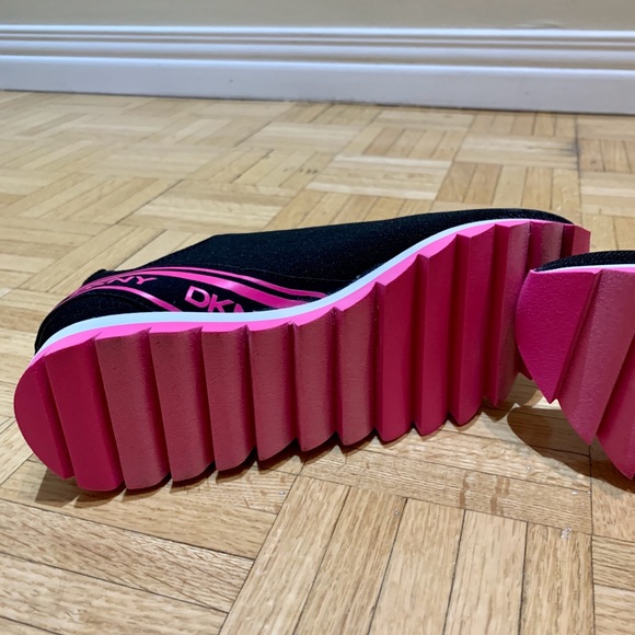 DKNY Wedge Sneakers- New in Box - Picture 4 of 7